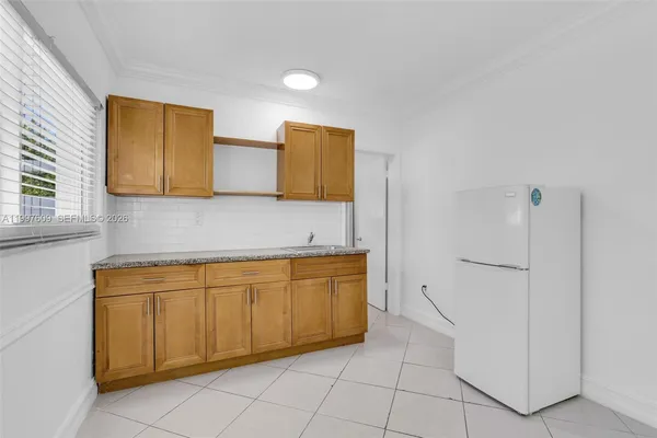 $1,200 | 201 Southwest 51st Court, Unit 4, Miami, FL 33134