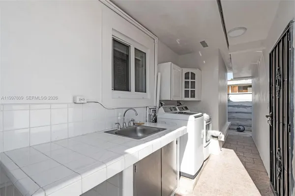 $1,200 | 201 Southwest 51st Court, Unit 4, Miami, FL 33134