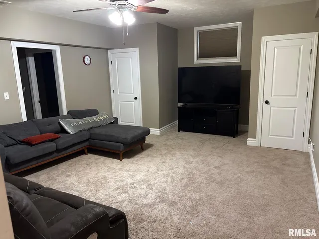 $3,200 | 2812 Castlerock Ridge, Springfield, IL 62711