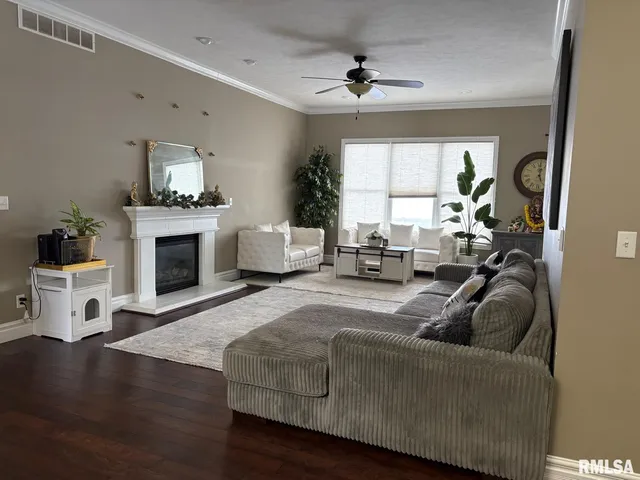 $3,200 | 2812 Castlerock Ridge, Springfield, IL 62711