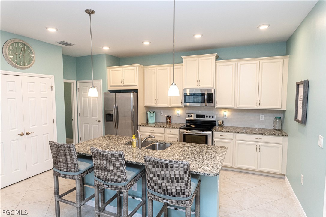 4431 Dutchess Park Road Fort Myers, FL 33916 - Photo 4 of 28
