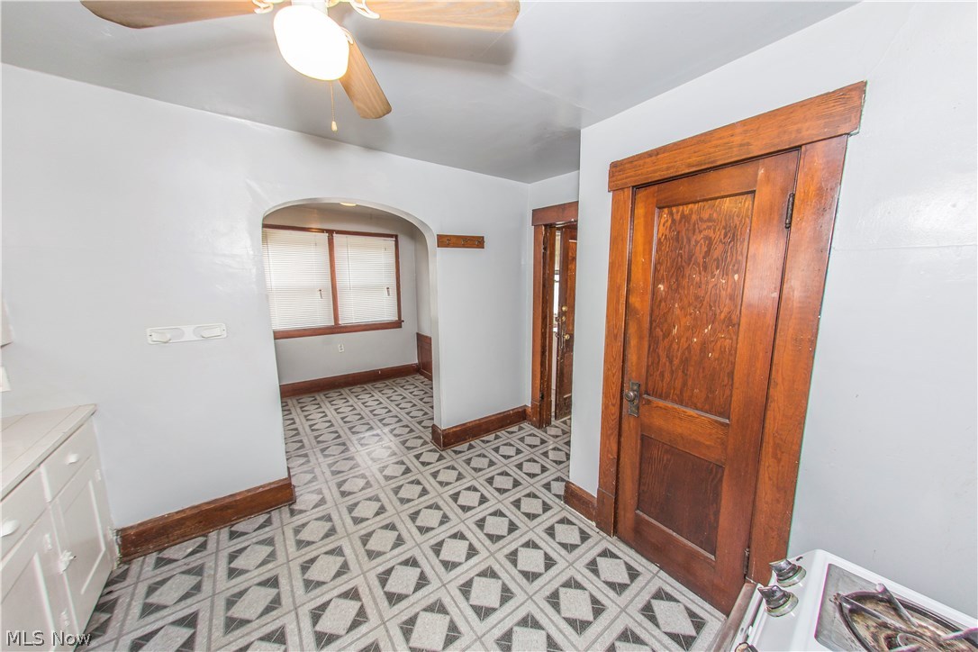 2813 2nd Street Northwest Canton, OH 44708 - Photo 20 of 33 UNIT #3 KITCHEN IN 1 BEDROOM UNIT