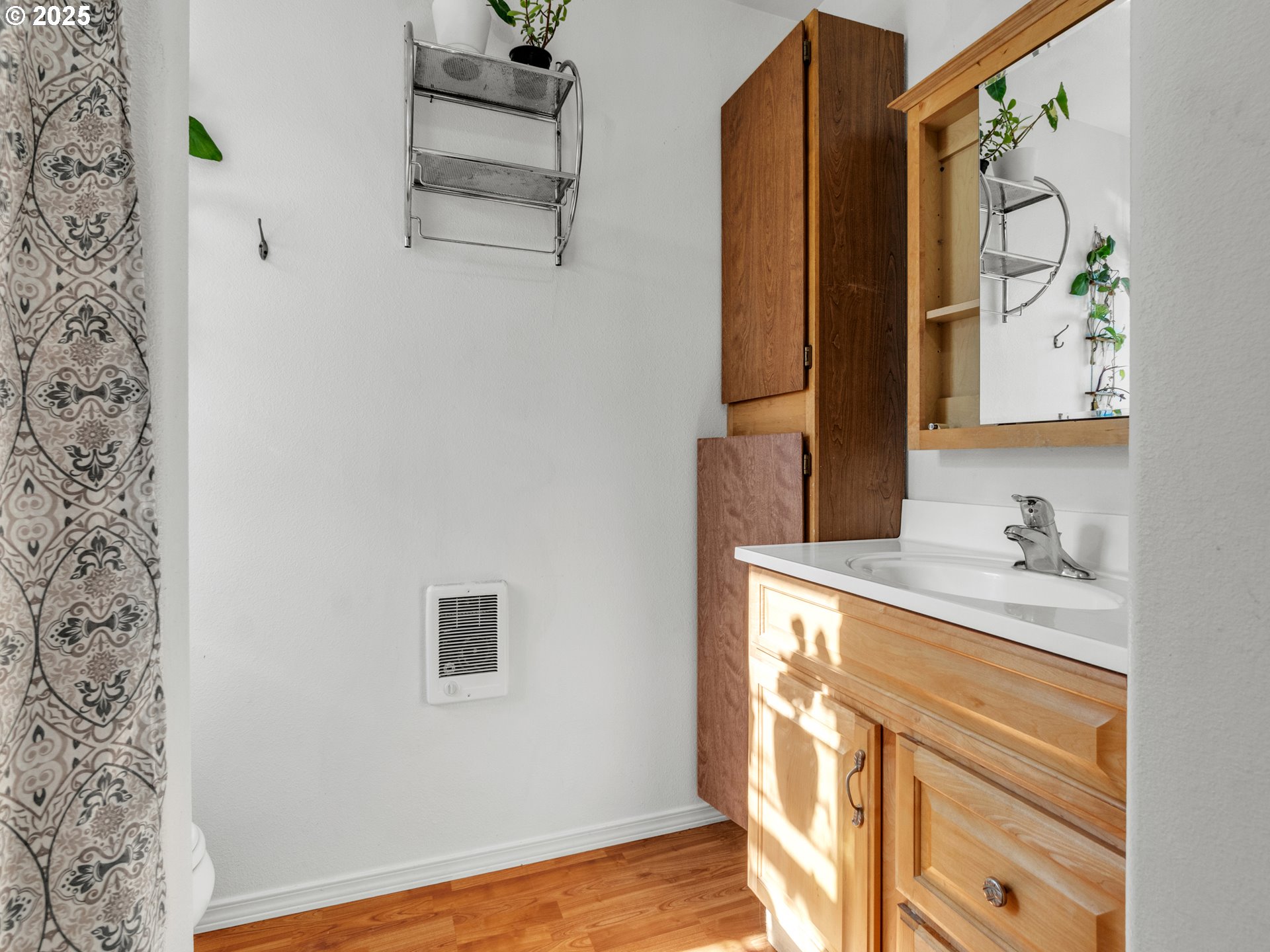 845 Perrydale Road Dallas, OR 97338 - Photo 12 of 20 a bathroom with a sink and a mirror