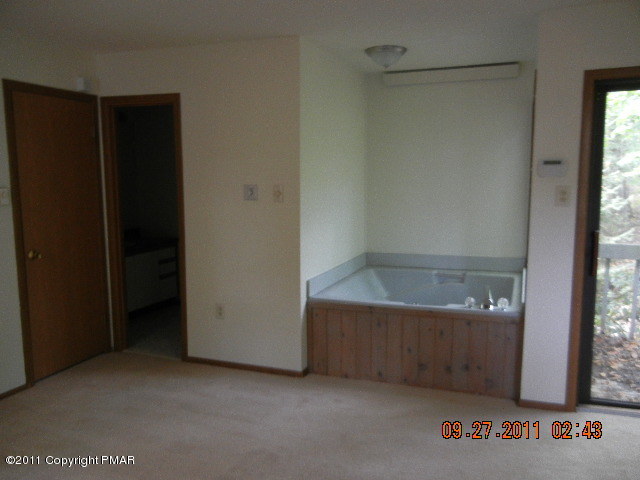7310 Lake Road Tobyhanna, PA 18466 - Photo 9 of 13 Whirlpool