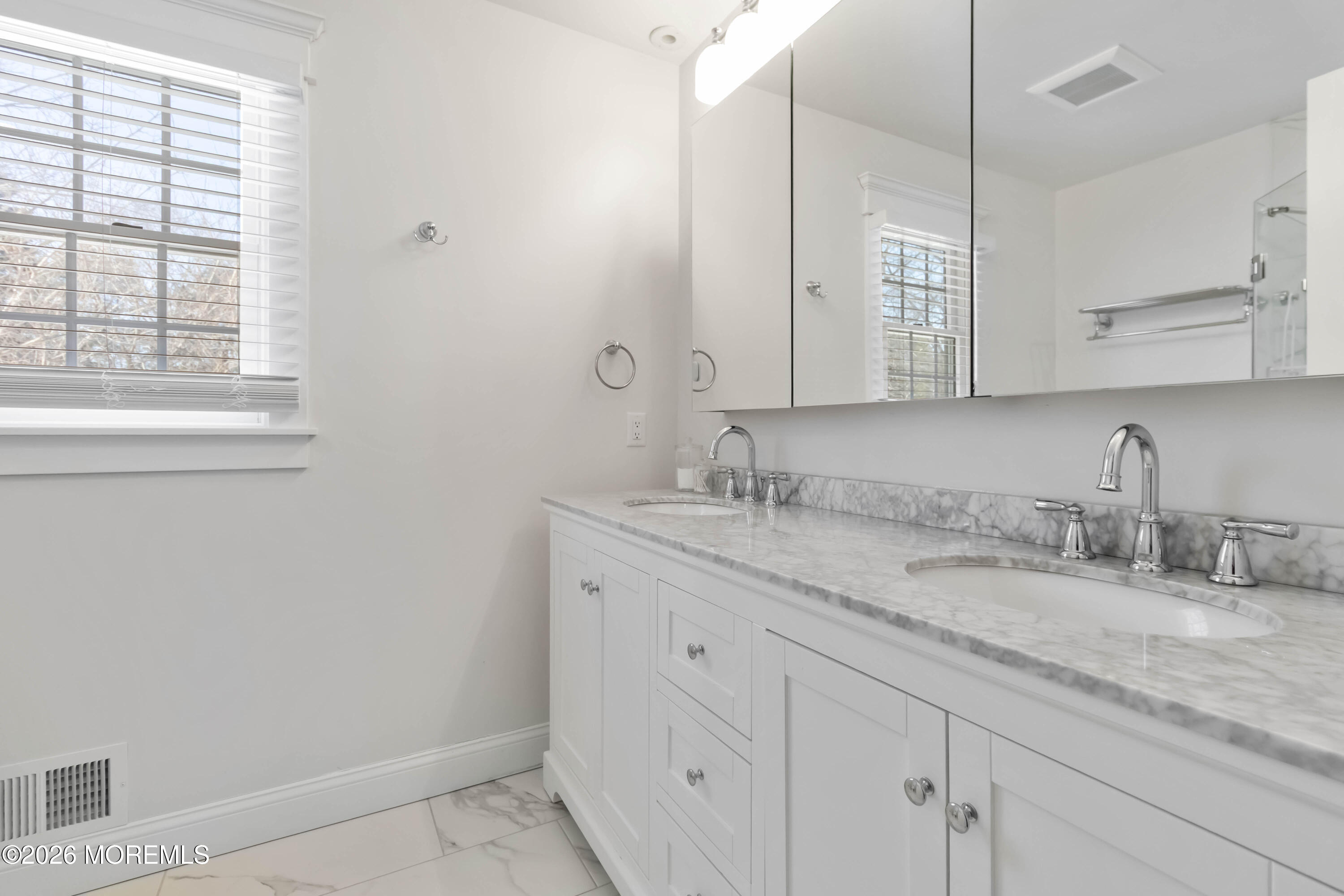 41 Polly Way Middletown, NJ 07748 - Photo 29 of 33 Primary en-suite full bath