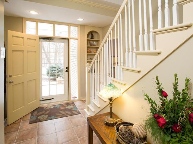 4910 Beacon Hill Road Minnetonka, MN 55345 - Photo 3 of 24 Gallery Image 3