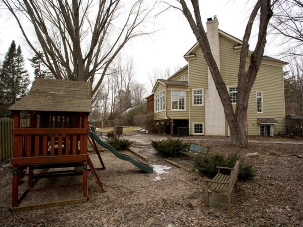 4910 Beacon Hill Road Minnetonka, MN 55345 - Photo 24 of 24 Gallery Image 24