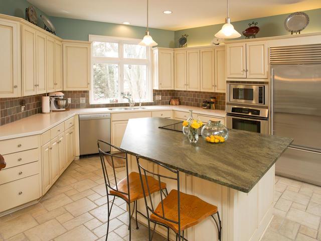 4910 Beacon Hill Road Minnetonka, MN 55345 - Photo 9 of 24 Gallery Image 9
