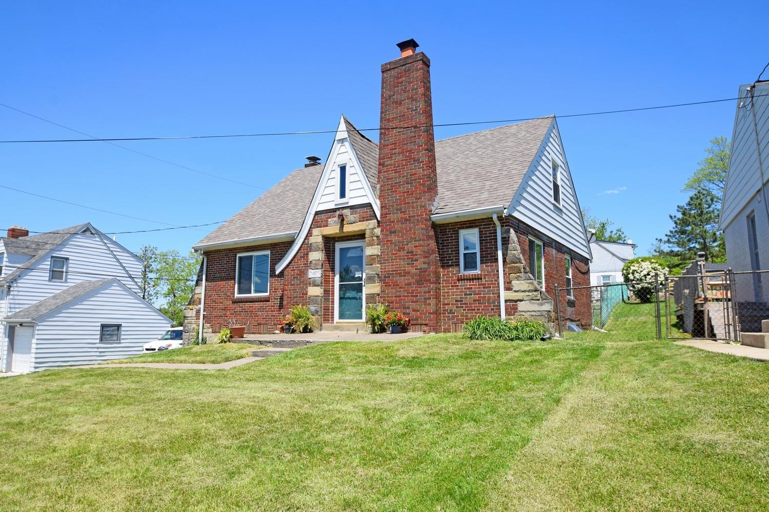 2460 East Galbraith Road Reading, OH 45237 - Photo 2 of 27