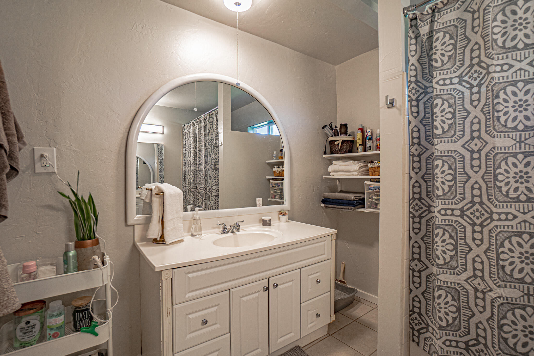 912 South Stage Road, Unit B Medford, OR 97501 - Photo 11 of 15 11 Updated Bathroom