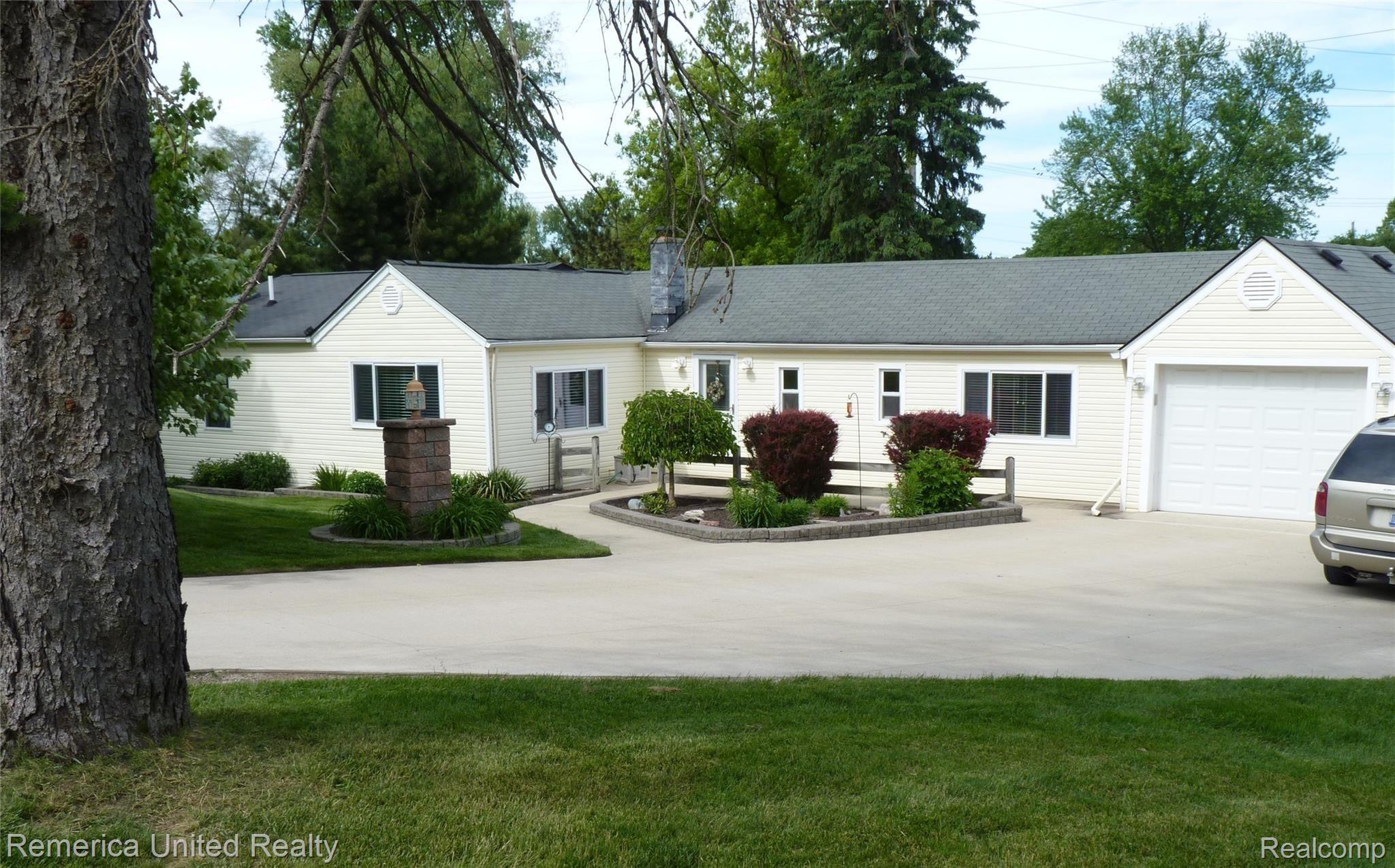 945 Old Plank Road Milford, MI 48381 - Photo 1 of 26 P1030085.JPG