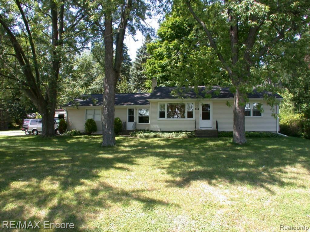 60 Crescent Road Waterford, MI 48327 - Photo 5 of 64 DSCN3325.jpg