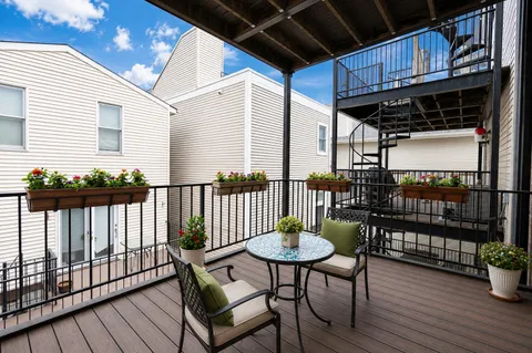 $815,000 | 1445 North Mohawk Street, Unit 2, Chicago, IL 60610