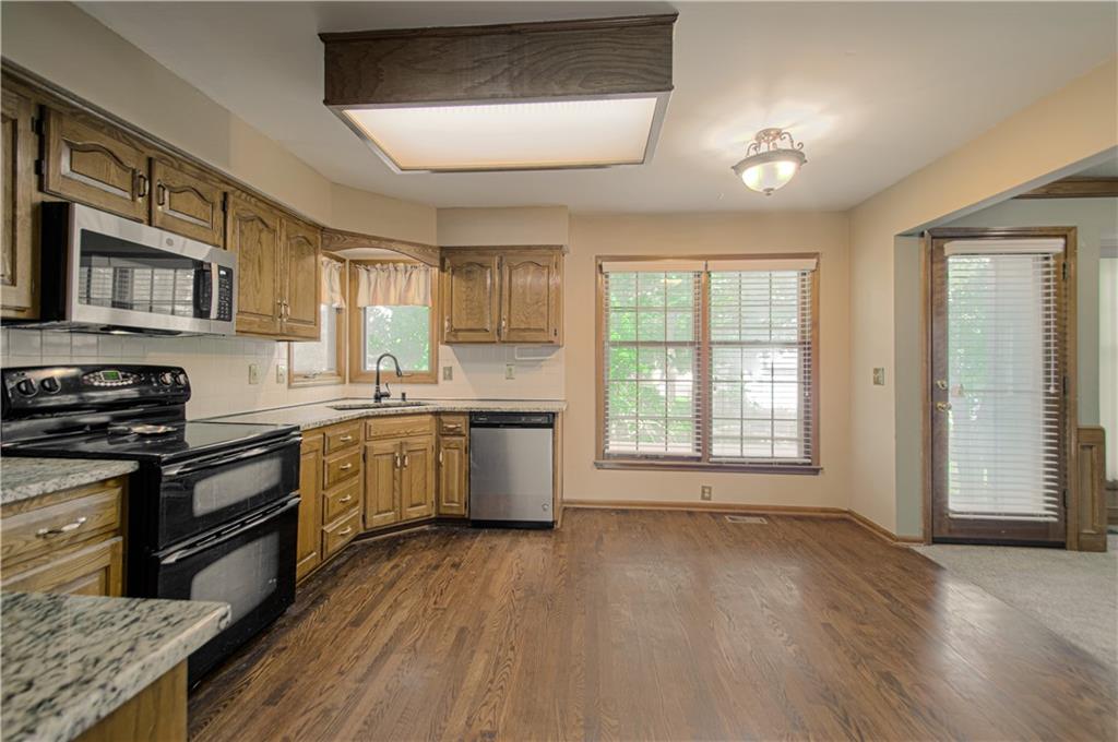 8209 Bell Road Lenexa, KS 66219 - Photo 15 of 49