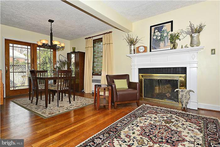 802 Malcolm Drive Silver Spring, MD 20901 - Photo 4 of 18 Living Room