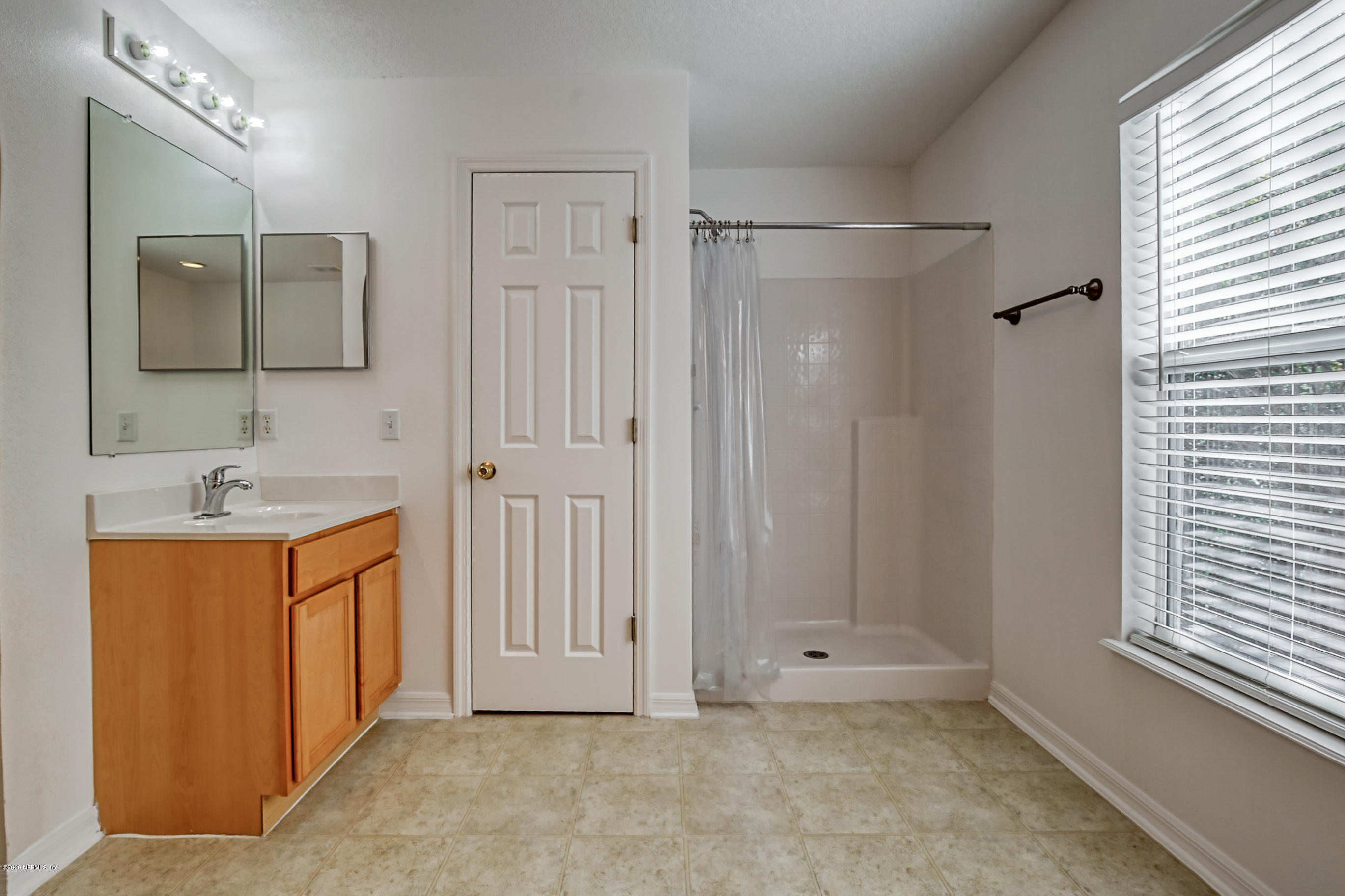 76235 Longleaf Loop Yulee, FL 32097 - Photo 16 of 29 master bathroom
