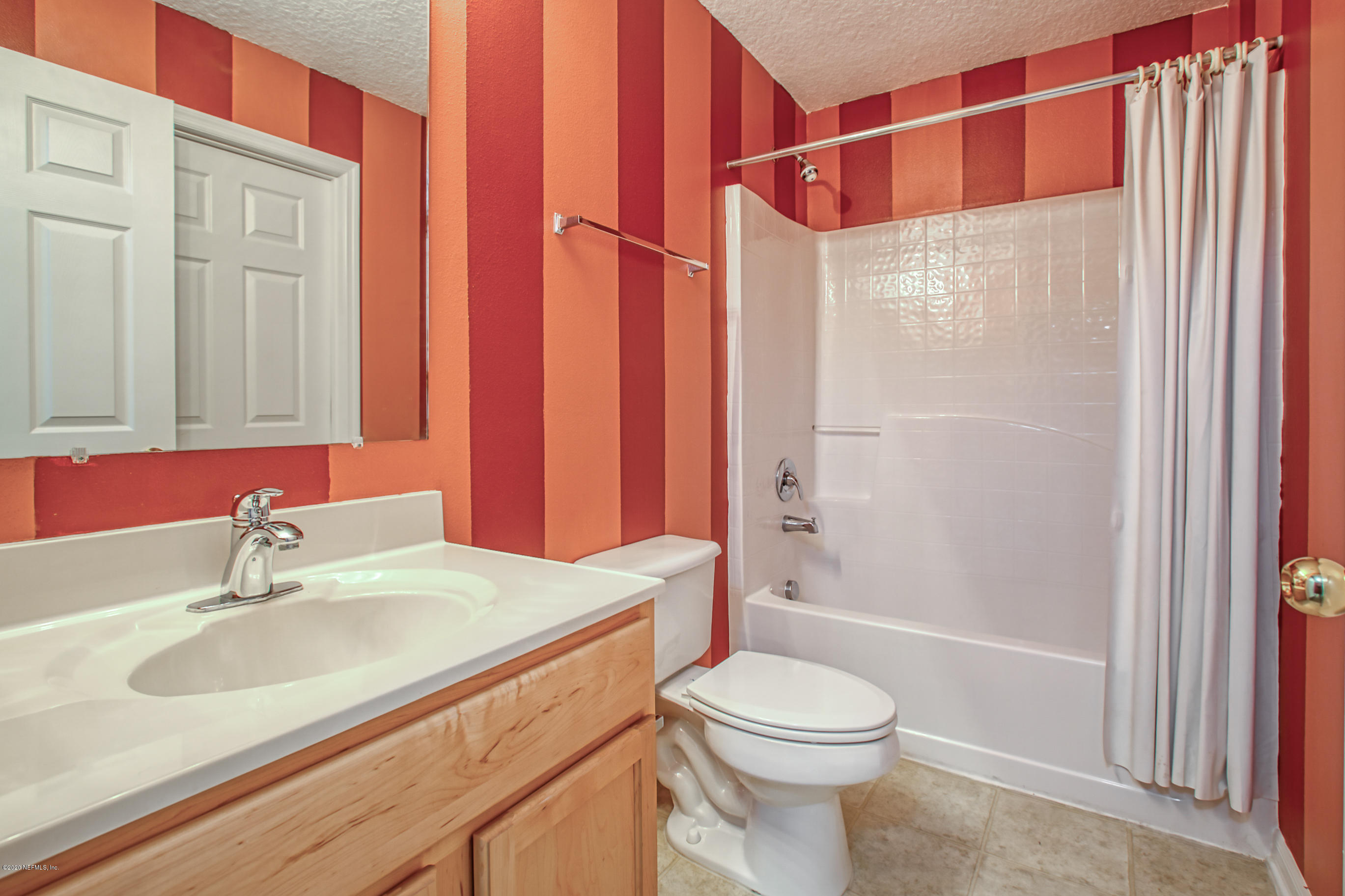 76235 Longleaf Loop Yulee, FL 32097 - Photo 20 of 29 guest bathroom