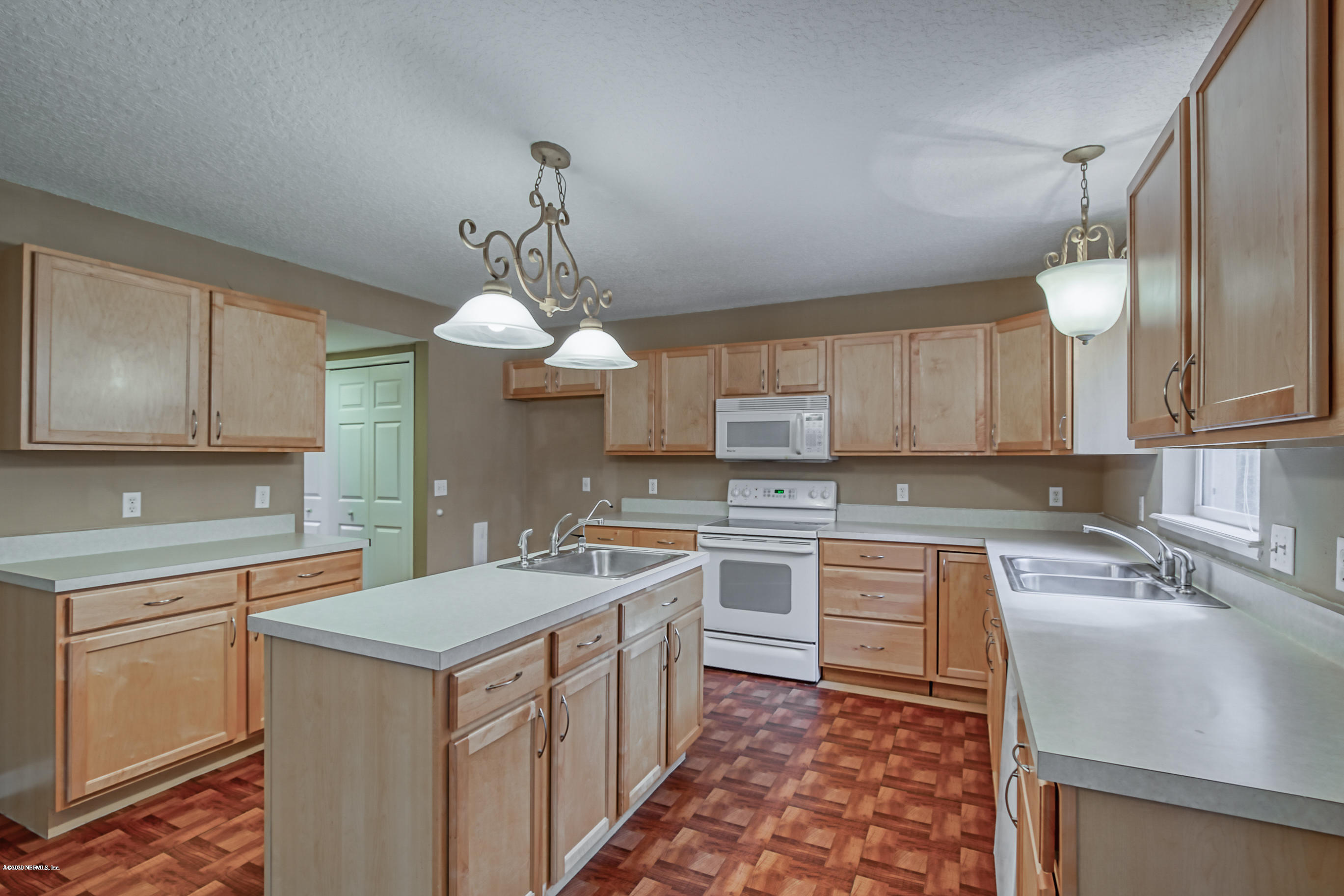 76235 Longleaf Loop Yulee, FL 32097 - Photo 3 of 29 kitchen