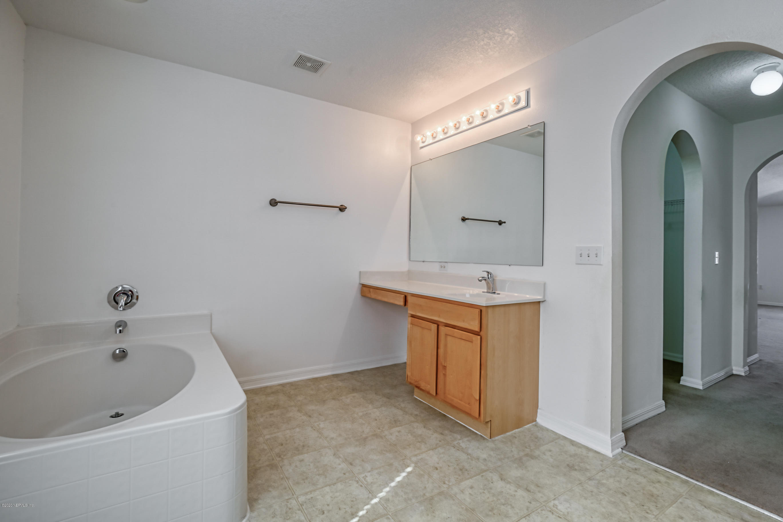 76235 Longleaf Loop Yulee, FL 32097 - Photo 5 of 29 master bathoom