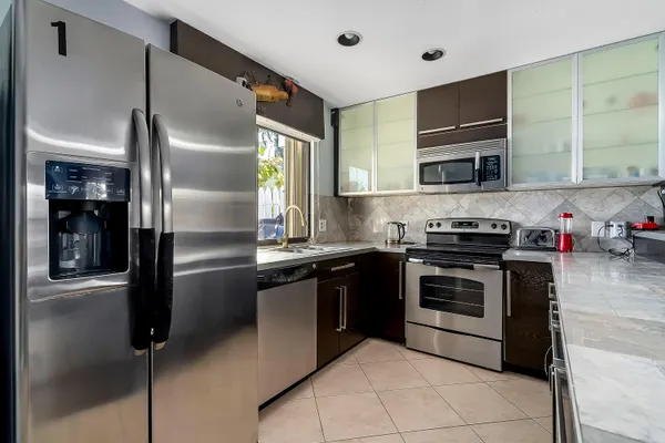 $264,700 | 326 West Pine Street, Lantana, FL 33462