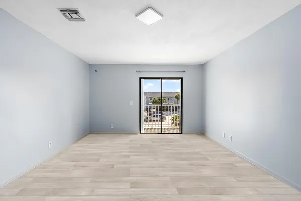 $264,700 | 326 West Pine Street, Lantana, FL 33462