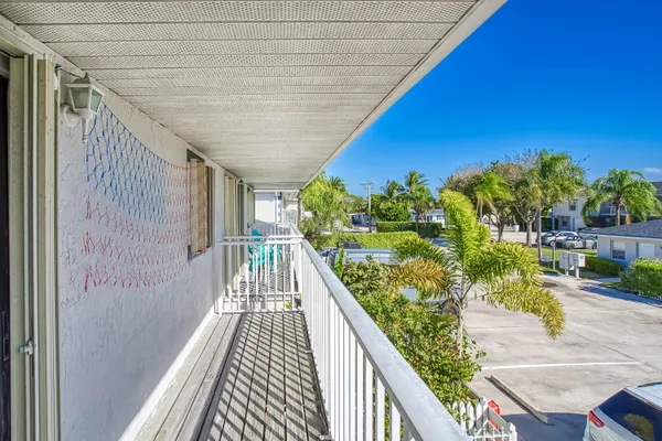 $264,700 | 326 West Pine Street, Lantana, FL 33462