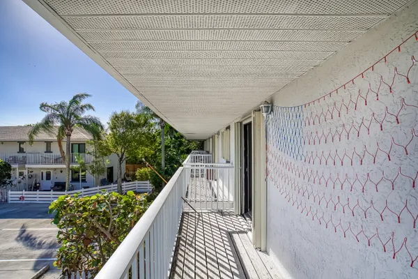 $264,700 | 326 West Pine Street, Lantana, FL 33462