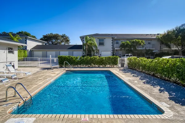 $264,700 | 326 West Pine Street, Lantana, FL 33462