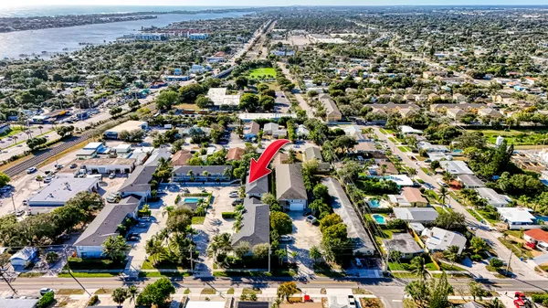 $264,700 | 326 West Pine Street, Lantana, FL 33462