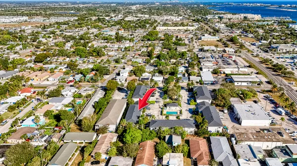 $264,700 | 326 West Pine Street, Lantana, FL 33462