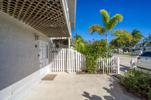 $264,700 | 326 West Pine Street, Lantana, FL 33462