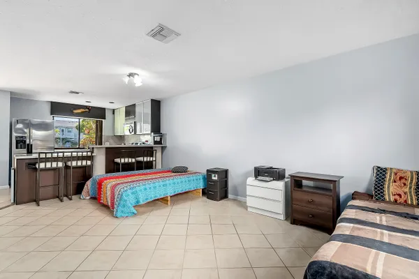 $264,700 | 326 West Pine Street, Lantana, FL 33462
