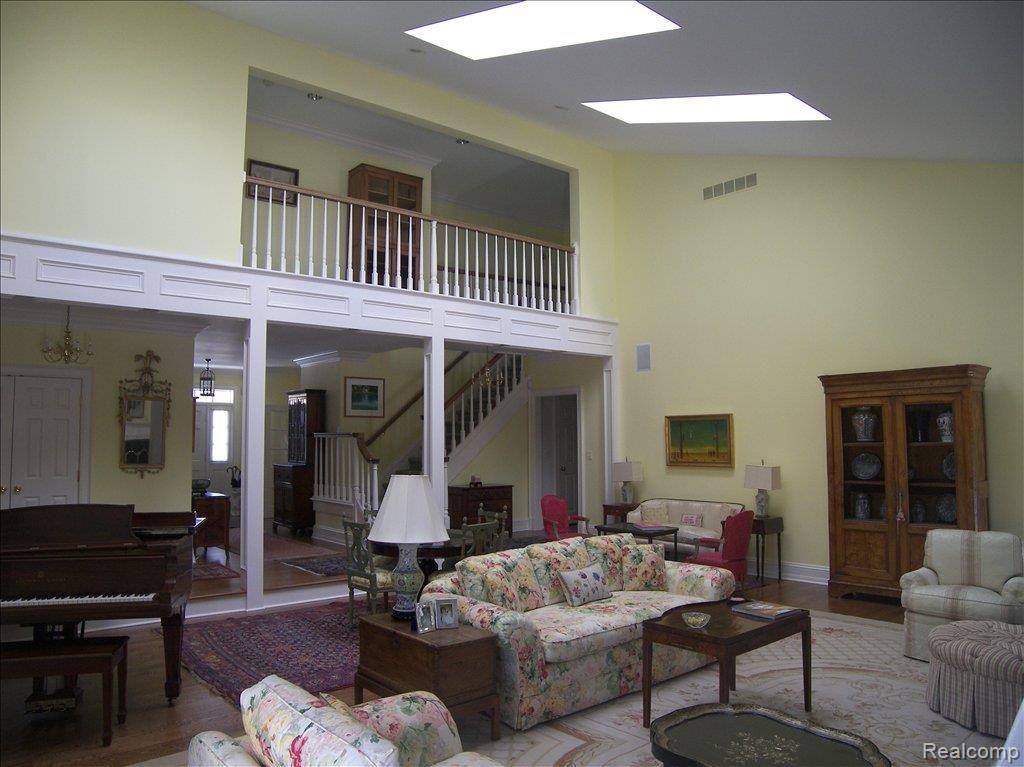 578 Rudgate Road Bloomfield Hills, MI 48304 - Photo 7 of 25 Living Room Looking Out