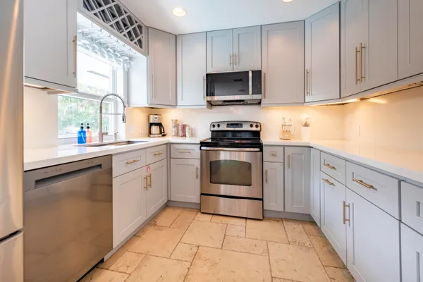 $924,900 | 5930 Northeast 21st Lane, Fort Lauderdale, FL 33308