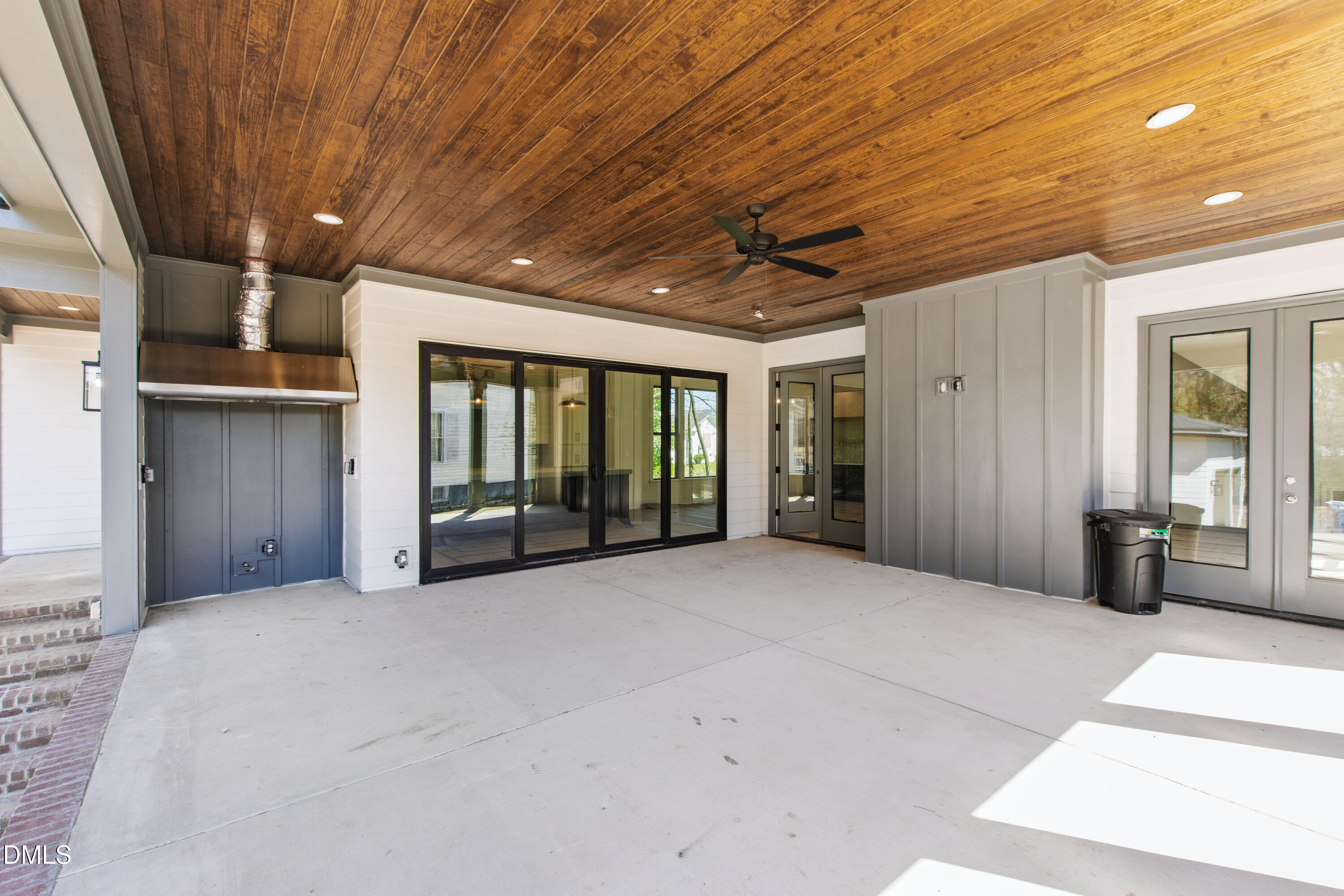 909 Oberlin Road Raleigh, NC 27605 - Photo 44 of 59 a view of an empty room with a balcony