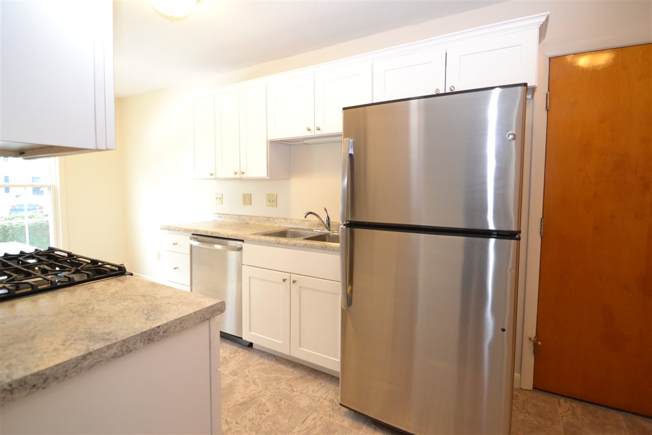 89 Winnacunnet Road, Unit 5 Hampton, NH 03842 - Photo 4 of 14 Gallery Image 4