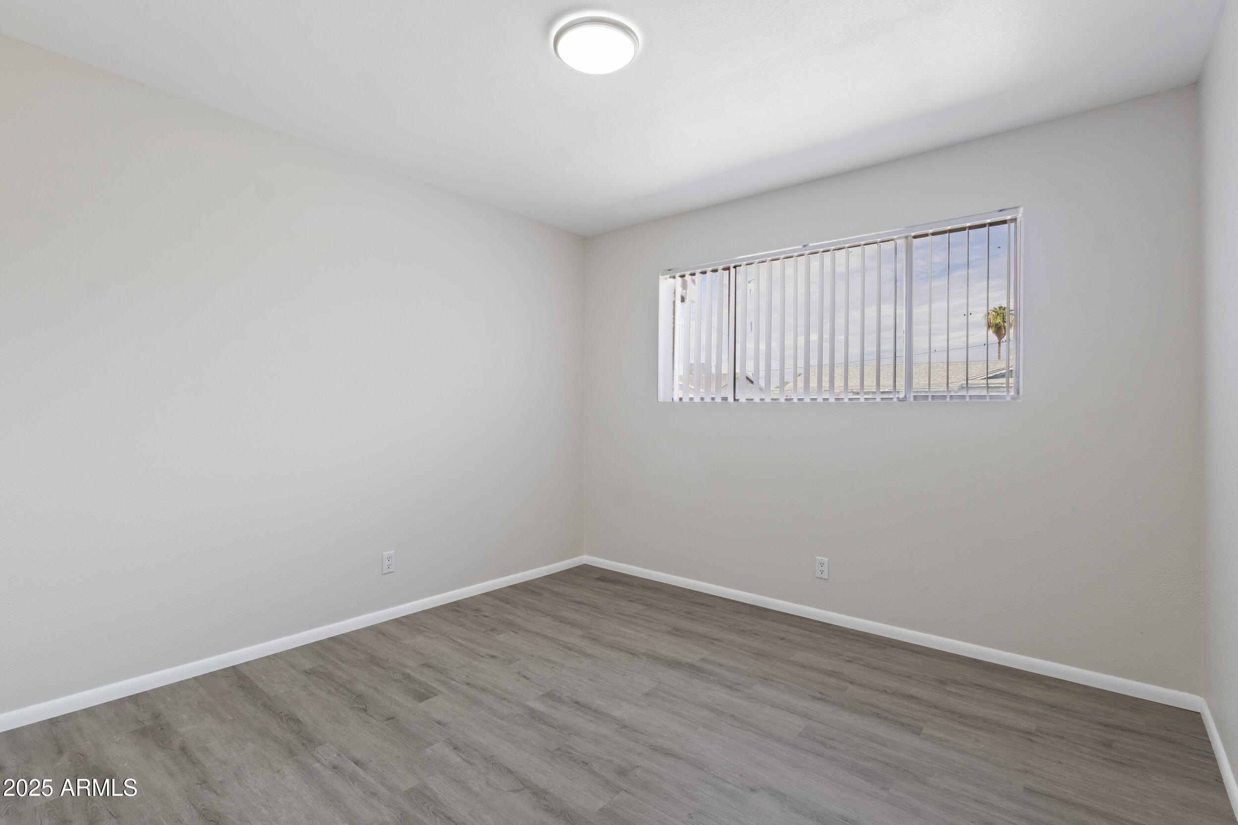 3339 West Shaw Butte Drive Phoenix, AZ 85029 - Photo 8 of 16 img_014