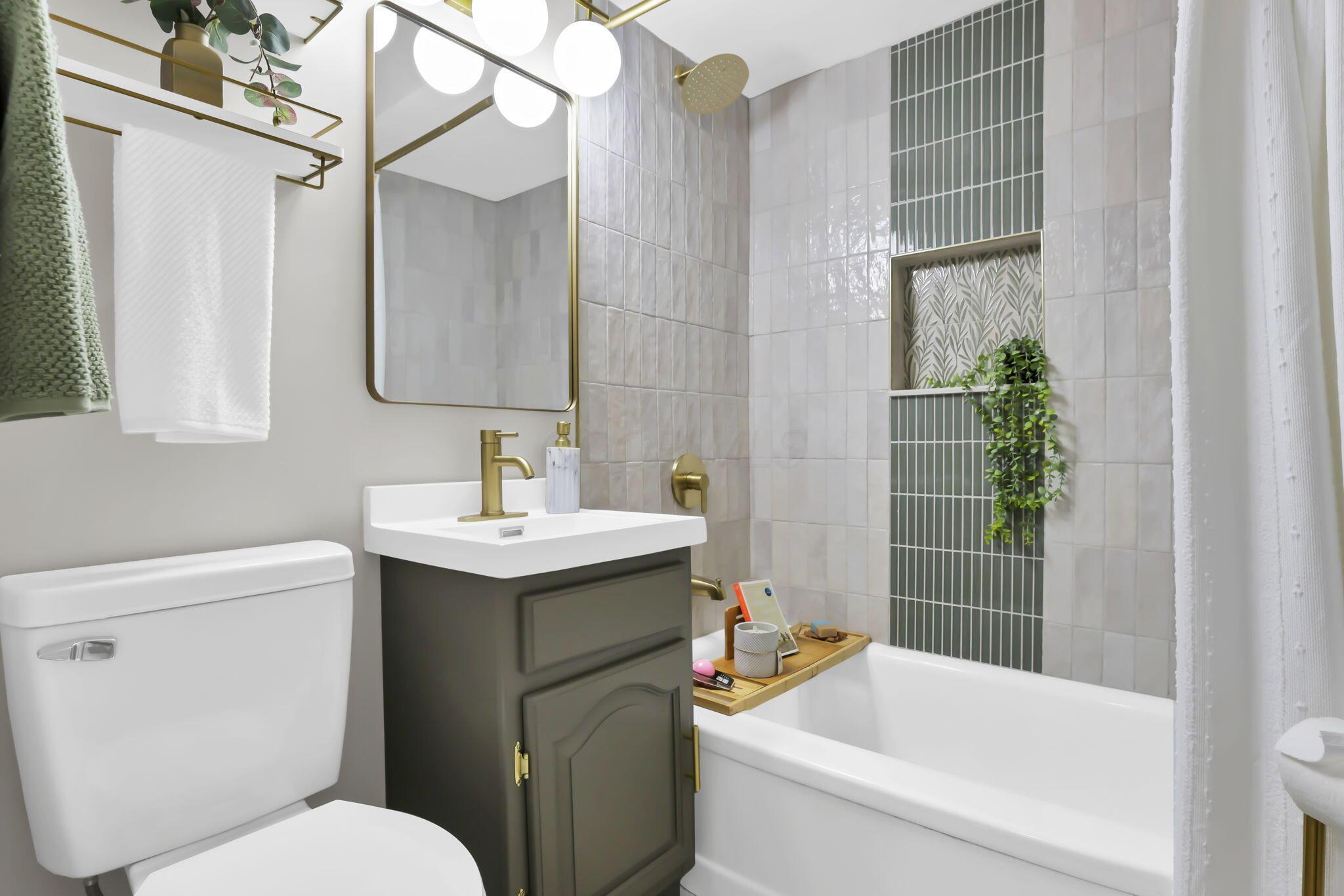 142 North Kellner Road Columbus, OH 43209 - Photo 26 of 62 Full Bathroom