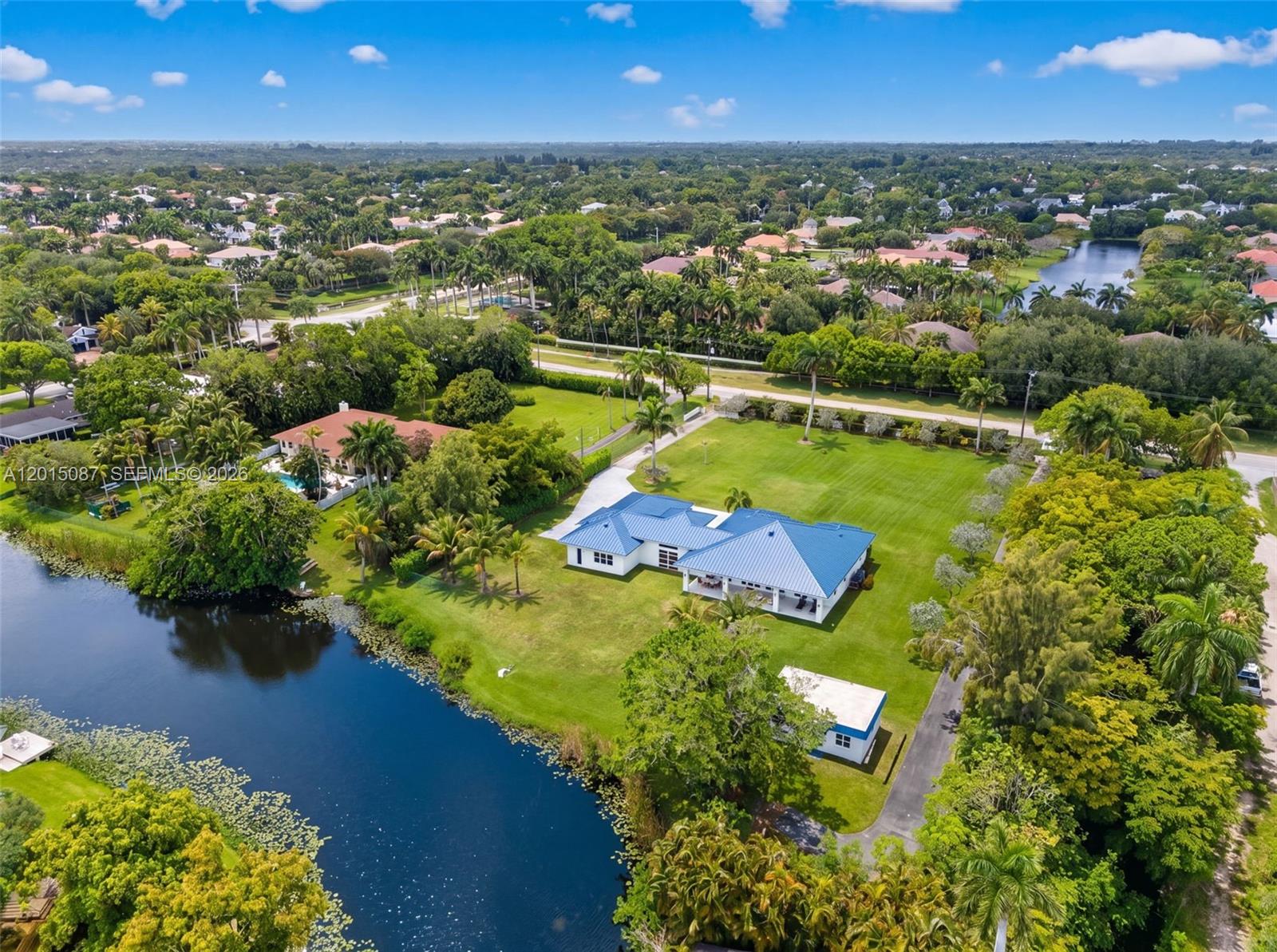 2400 Southwest 112th Avenue Davie, FL 33325 - Photo 4 of 39