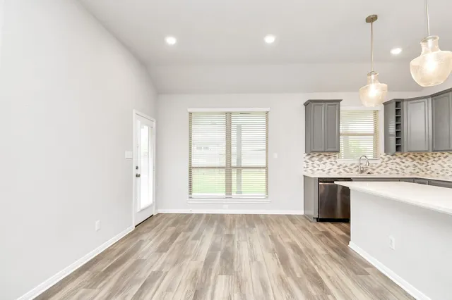 $2,000 | 299 Brock's Lane, Montgomery, TX 77356