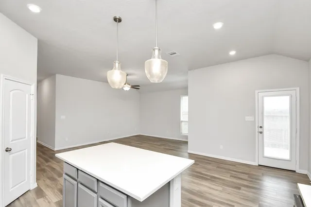 $2,000 | 299 Brock's Lane, Montgomery, TX 77356