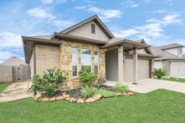 $2,000 | 299 Brock's Lane, Montgomery, TX 77356