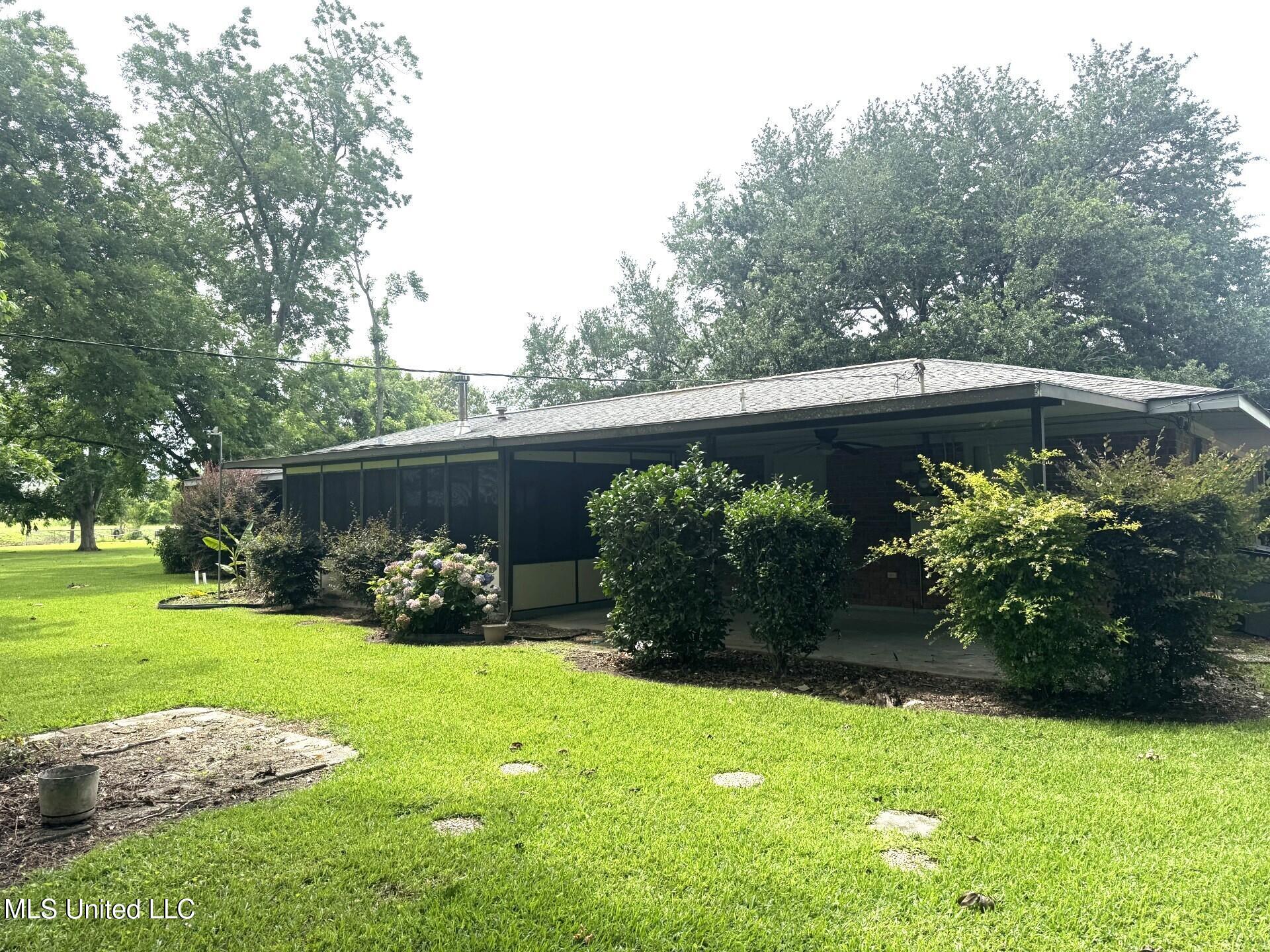 902 Myrtle Street Vidalia, LA 71373 - Photo 5 of 35 thumbnail_IMG_1326.jpg902 7