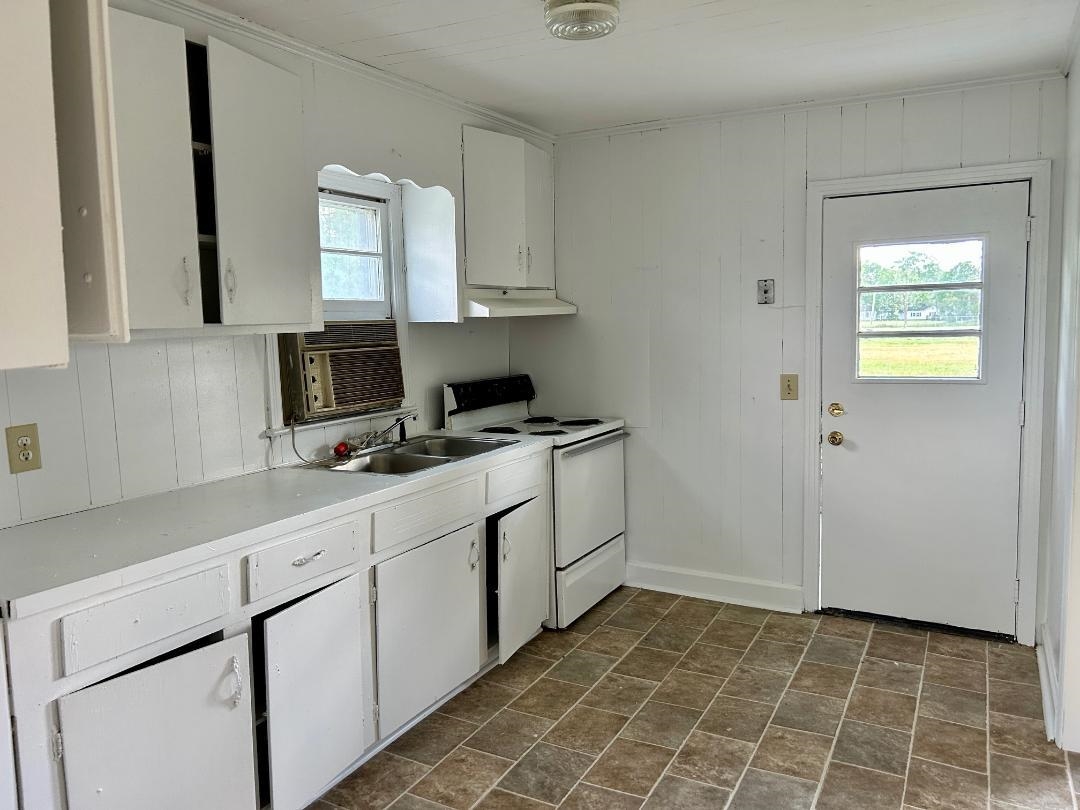 310 James Court Marion, SC 29571 - Photo 8 of 10