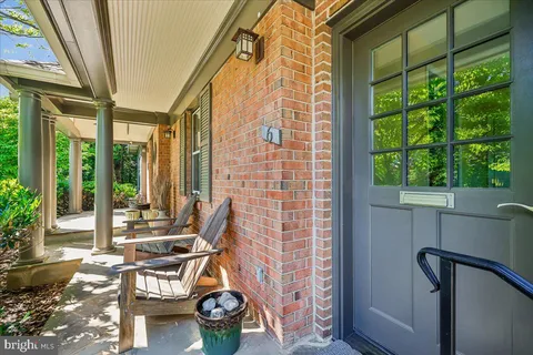 $1,490,000 | 6 Old Stage Court, Rockville, MD 20852