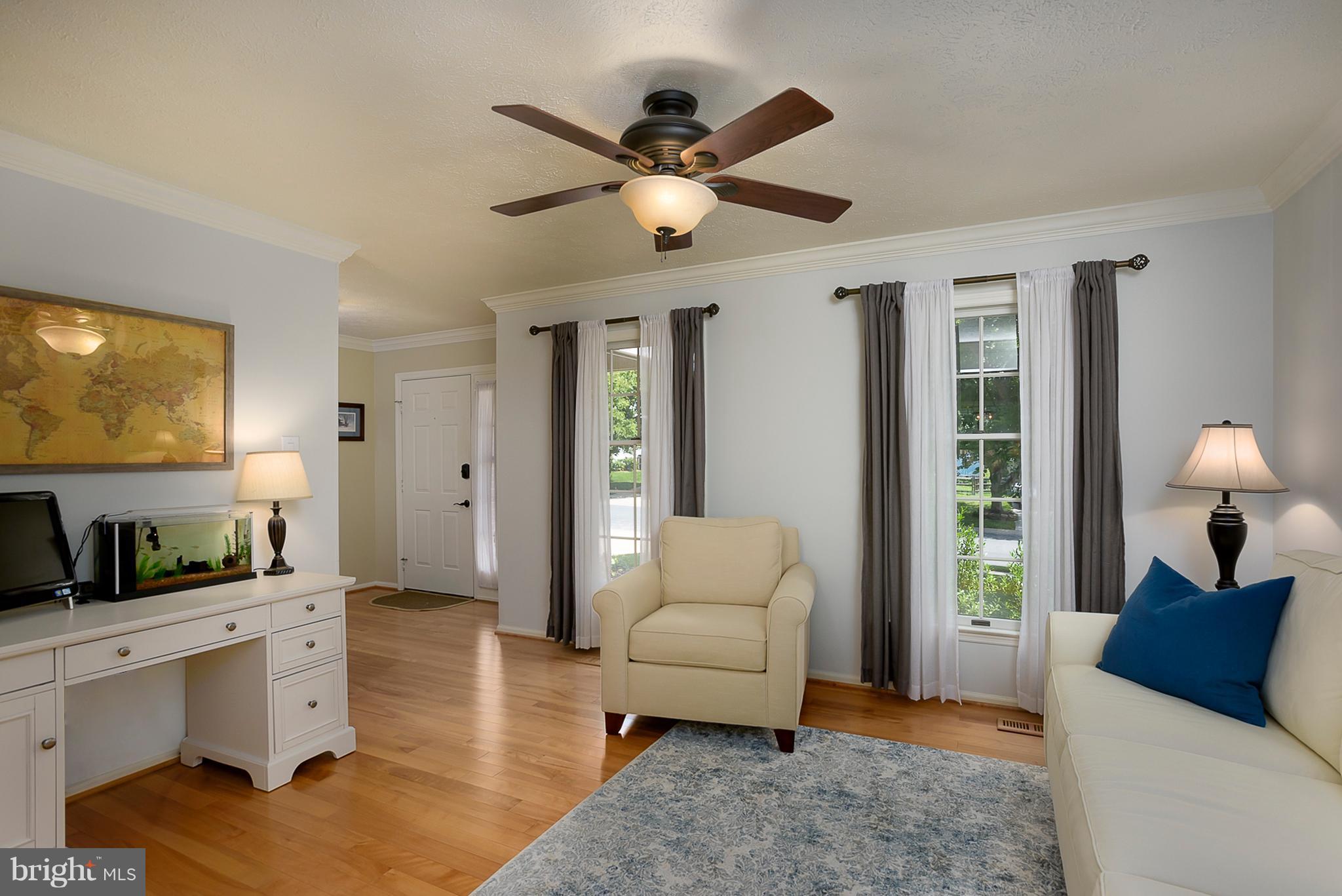 6675 Slacks Road Eldersburg, MD 21784 - Photo 6 of 27 Living Room