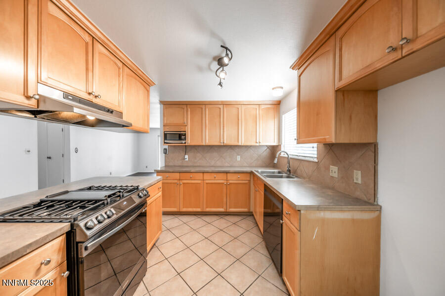 4211 Houston Drive Reno, NV 89502 - Photo 9 of 21 H-1020