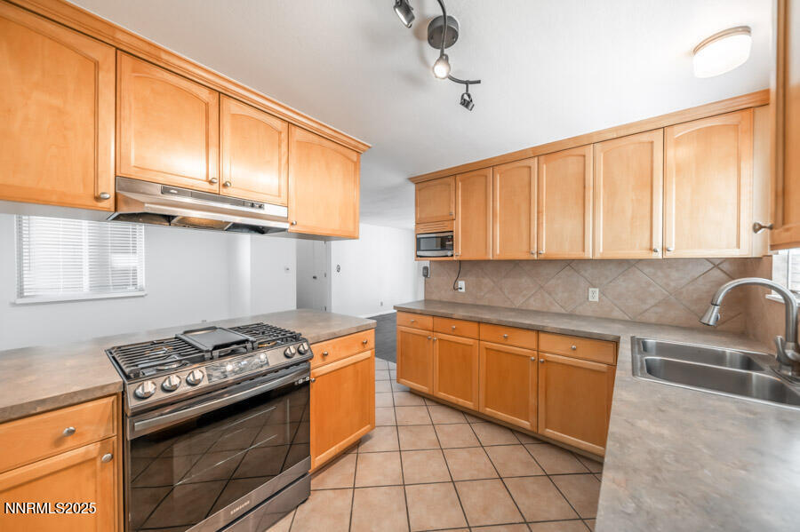 4211 Houston Drive Reno, NV 89502 - Photo 10 of 21 H-1021