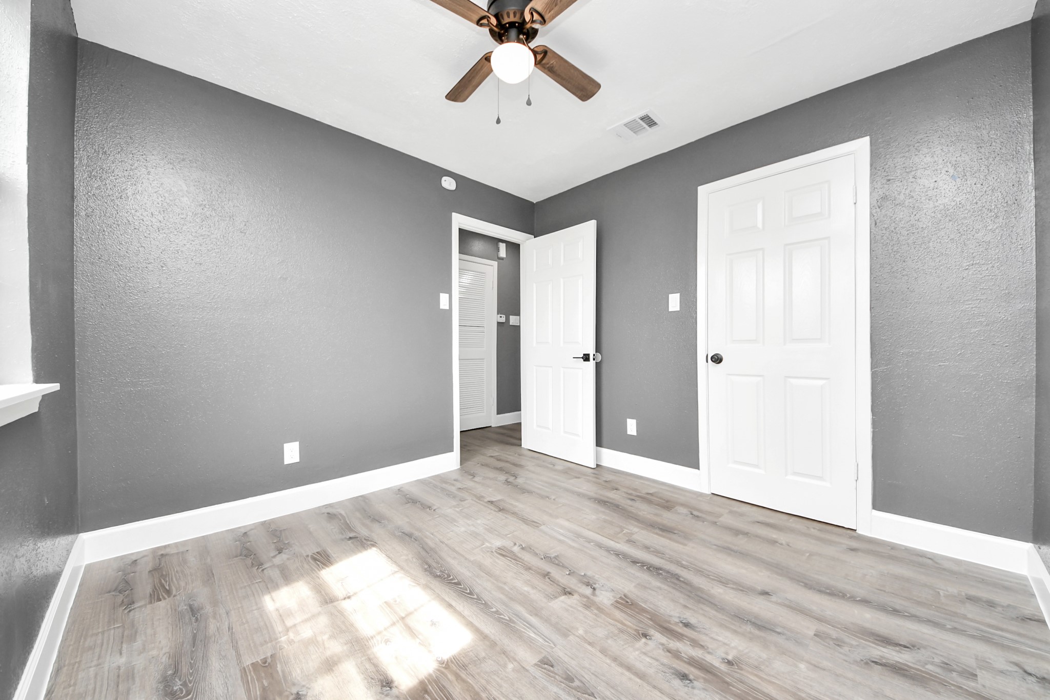 5444 Ridge Wind Lane Houston, TX 77053 - Photo 19 of 35 2nd bedroom