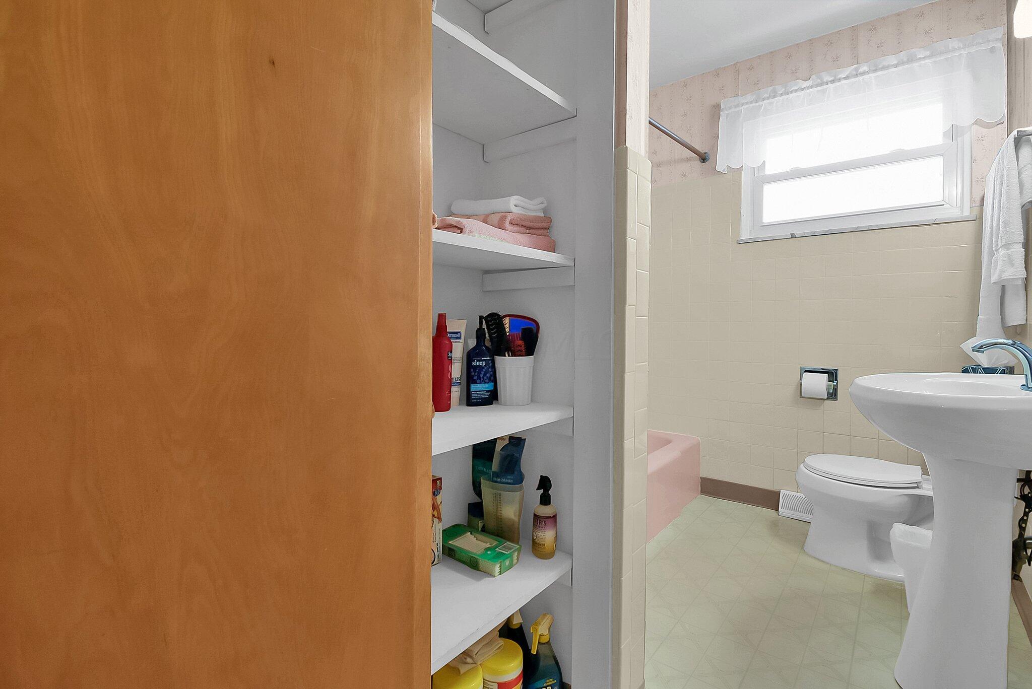 1285 Bernhard Road Columbus, OH 43227 - Photo 26 of 35 Full Bath